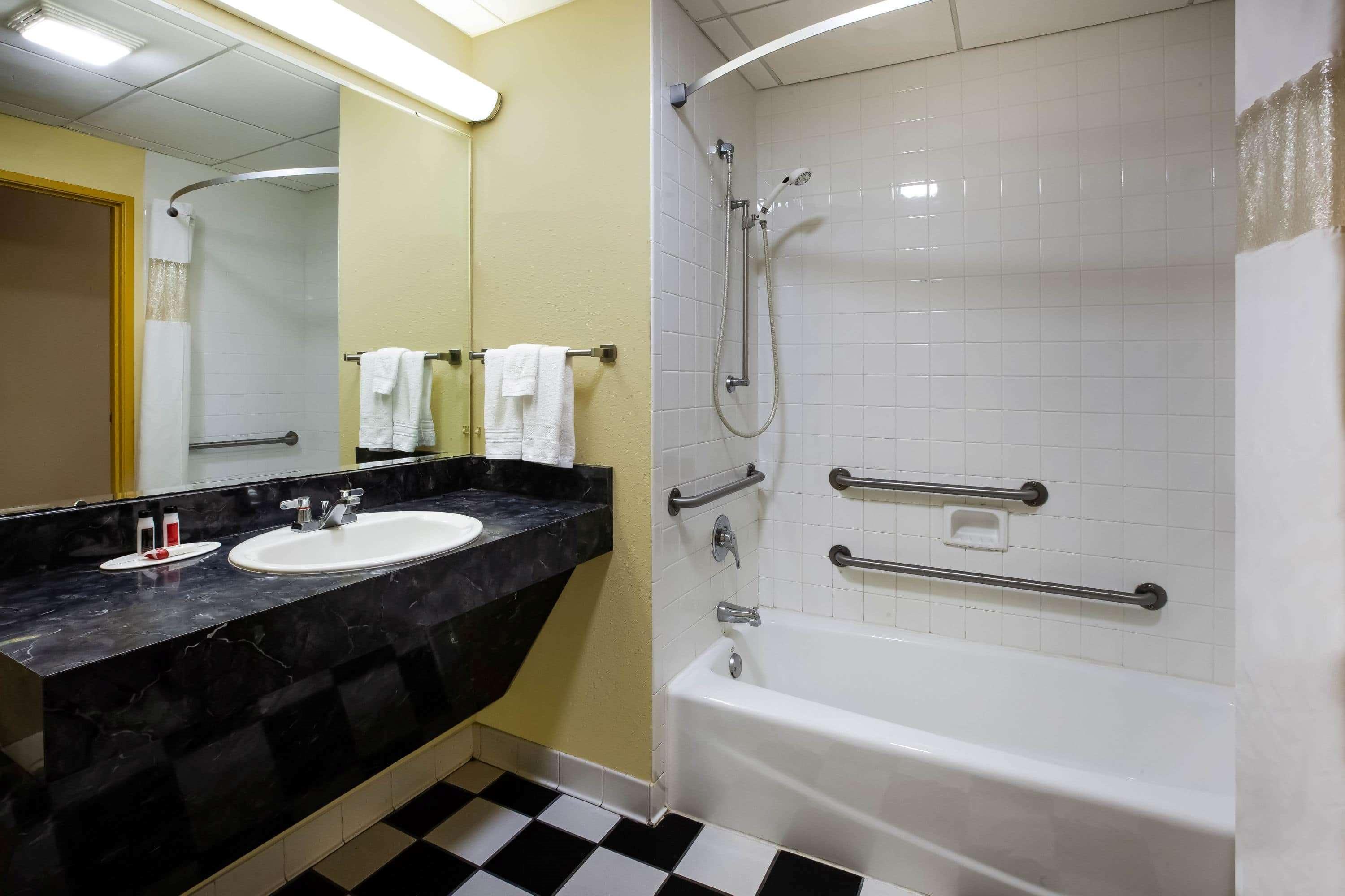 Days Inn By Wyndham Donegal מראה חיצוני תמונה